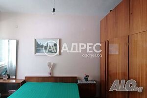 Тристаен апартамент на първи етаж в кв. Зорница