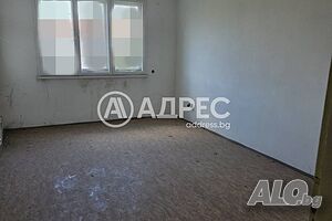 Тристаен апартамент с таван-хоби и гараж в кв. Васил Левски