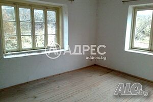 Къща (за ремонт) с дворно място в с. Тенево