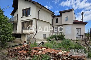 АДРЕС продава: КЪЩА с двор в с. Стара река!
