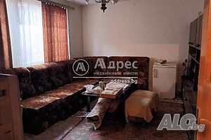 Две къщи в едно дворно място