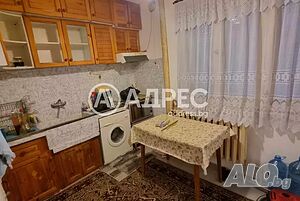 АДРЕС продава: КЪЩА в централната част на града! Гараж!