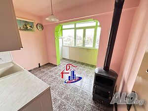 Двустаен среден апартамент кв. Тракия