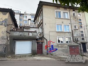 Самостоятелен ПЪРВИ етаж от двуетажна ТУХЛЕНА къща с гараж в района на Куршун чешма