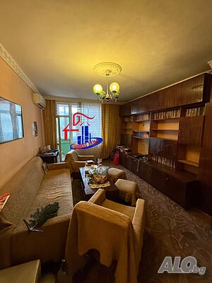 Тристаен тухлен апартамент, в центъра на града