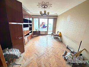 Четиристаен среден апартамент в кв. Добруджански