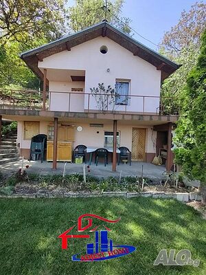 Двуетажна ТУХЛЕНА вила на плоча в м-т Чашка