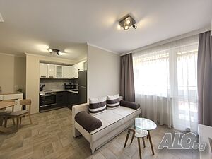 Двустаен апартамент, Център, 61 кв.м., ет. 2/5, обзаведен, нов, отличен