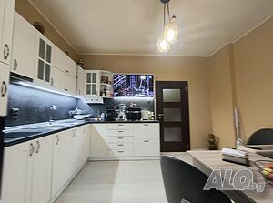 Двустаен апартамент, Център, 63 кв.м., ет. 2/3, обзаведен, отличен