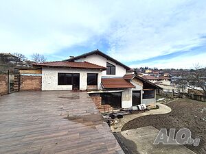 Къща, с. Красен, РЗП - 344 кв.м., двор - 1430 кв.м.
