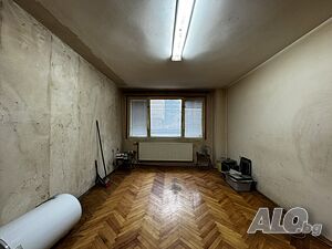 Двустаен апартамент, Център, 65 кв.м., ет. 1, тухла, за ремонт
