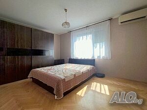 Двустаен апартамент, Център, 49 кв.м., ет. 4, тухла, необзаведен, с подобрения