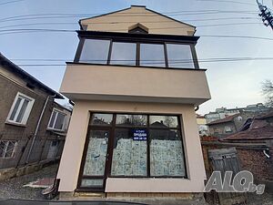 Къща, Център, 272 кв.м., двор- 294 кв.м., с паркомясто