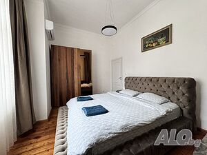 Тристаен апартамент, Център, 90 кв.м., ет. 1, обзаведен, отличен