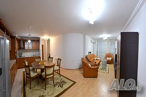 Тристаен апартамент, Център, 103 кв.м., ет. 2/7, обзаведен