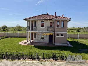 Уникална двуетажна къща на Черноморското крайбрежие!