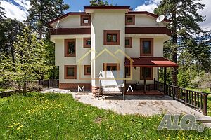 Четириетажна къща с огромен потенциал на Бяла Черква