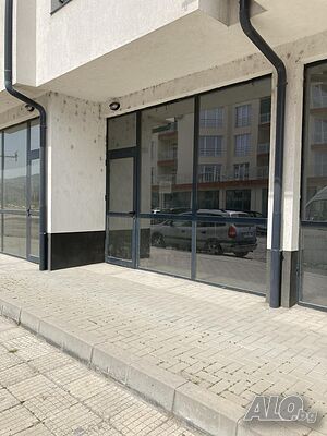Дава се под наем магазин