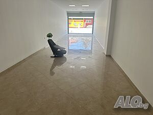 Дава се под наем търговско помещение