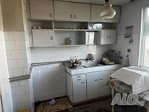 Продава се етаж от къща