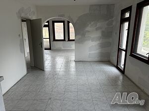 Продава се етаж от къща