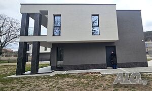Луксозна къща в тих раьон, ограничен достъп