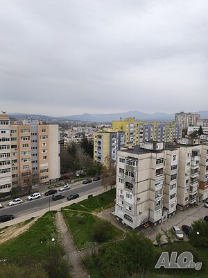 Продавам четиристаен апартамент
