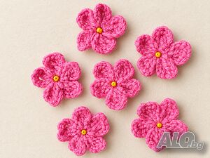 50 очарователни розови цветчета ръчно изработени с мъниста