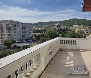 Тристаен до плажа