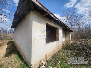 Къща с двор в Мало Конаре