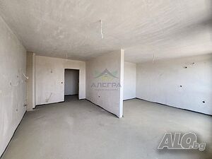 Тристаен апартамент в новопостроена сграда до Острова