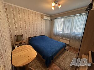 Тристаен обзаведен апартамент в кв. Устрем