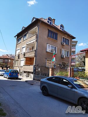 Етаж от къща в близост до Ескулап