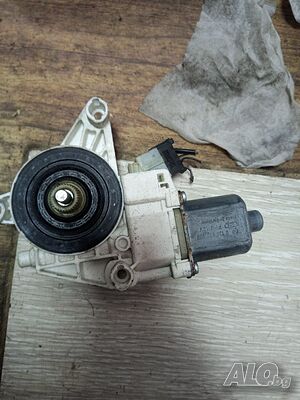 Машинка ел стъкло предна дясна A2048200242 за Mercedes-Benz C-class (W204) C 180