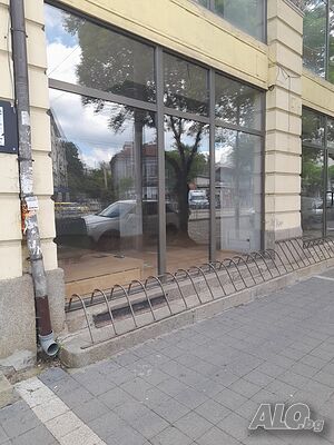Магазин 330 кв.м. в центъра