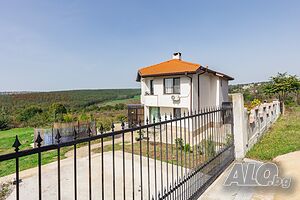 Двуетажна тухлена къща с площ 155,85 м2 в село Приселци - община Варна
