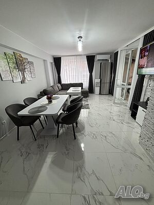 Продавам Тристаен апартамент