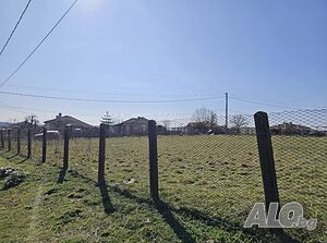 Продавам два съседни парцела, топ локация