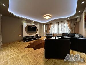 Луксозен 4-стаен апартамент в супер центъра на Бургас