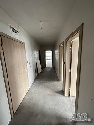 Просторен 143кв. тристаен апартамент в затворен комплекс