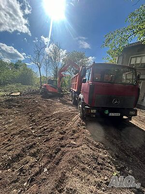 Събаряне на стари къщи. Почистване на дворове от храсти и дървета.