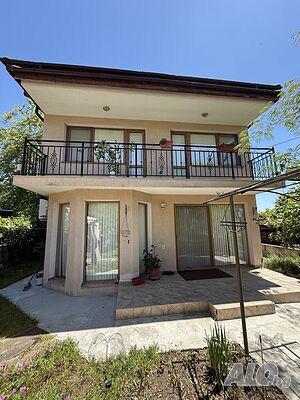 Двуетажна къща в с. Веселие, РЗП - 130кв.м., двор - 380кв.м. - 200 000 евро