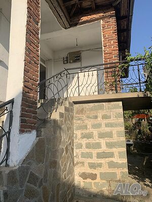 Самостоятелна двуетажна къща за продажба в с. Ново Паничарево