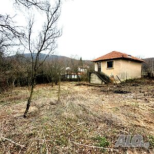 Продава се дворно място в село Остра могила, област Стара Загора