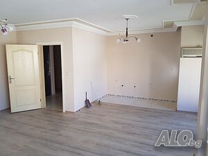 Продава тристаен апартамент