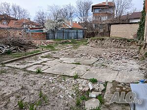 Парцел с площ от 330 м2 в Каргон до църквата