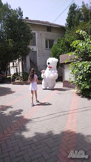 Изненада с огромно бяло мече