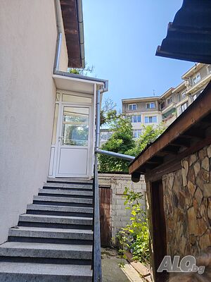 Продава етаж от къща с гараж до у-ще”П. Р Славейков”