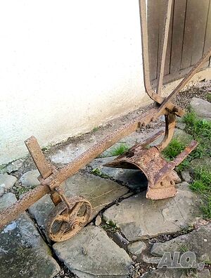 Старинен земеделски плуг - вероятно от края на XIX век / началото на XX век