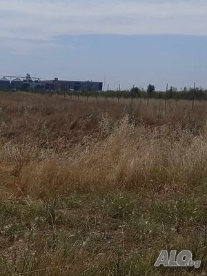 Голям парцел за промишлено строителство и складова дейност
